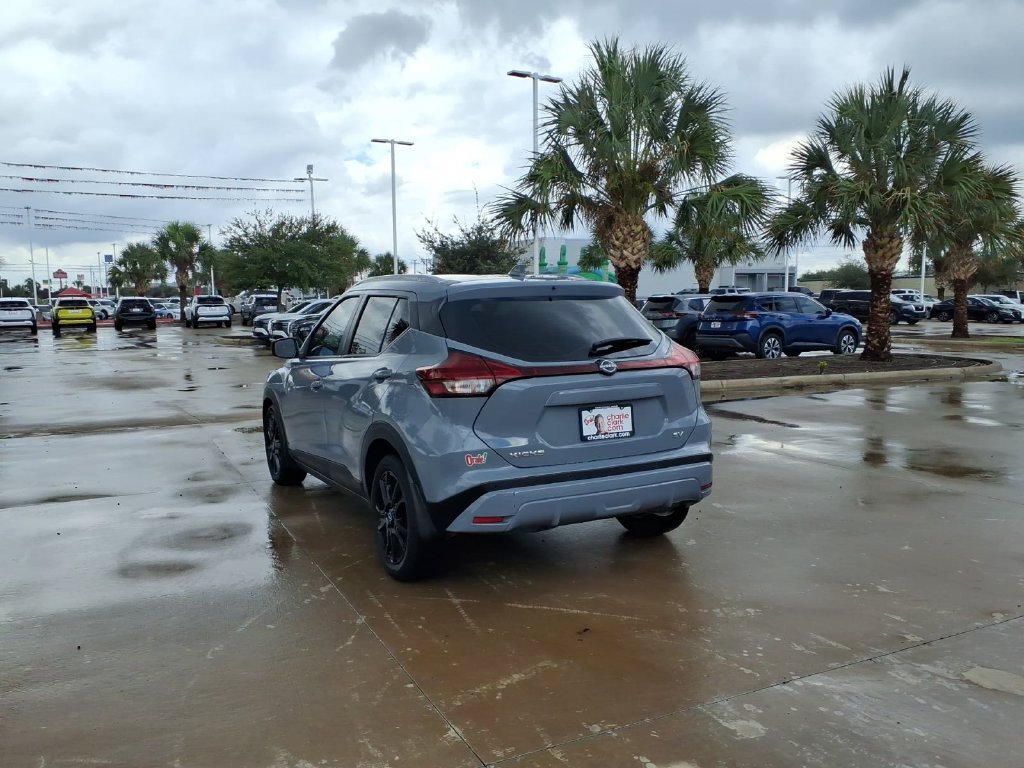 Used 2023 Nissan Kicks SV FWD image 3
