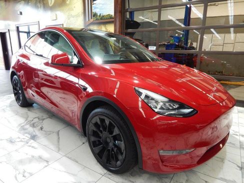 Used 2022 Tesla Model Y Long Range image 1