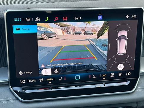 New 2026 Volkswagen Tiguan SE R-Line FWD image 17