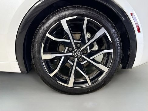 Used 2024 Toyota Prius Prime Premium FWD image 37