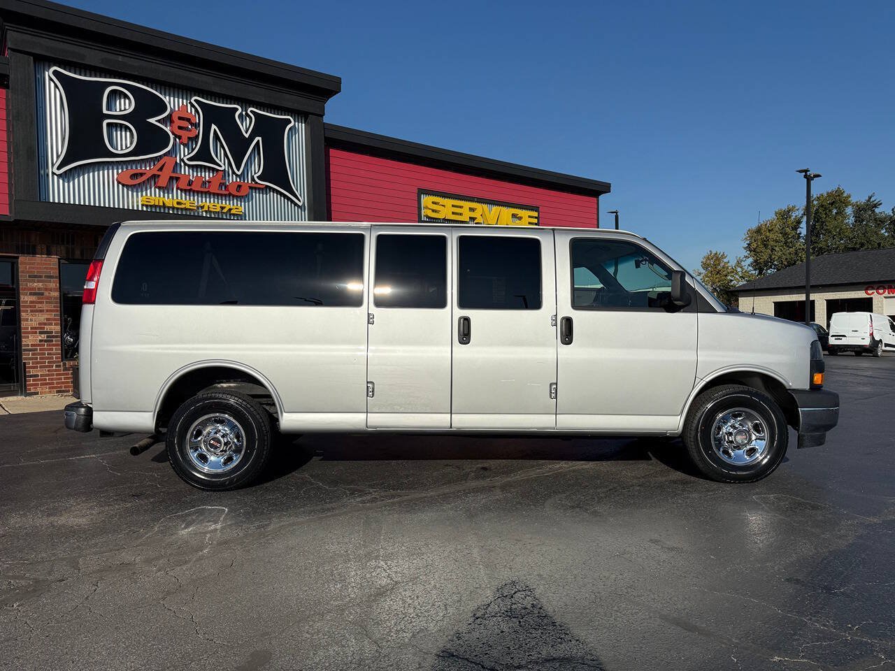 Used 2018 GMC Savana 3500 LT w/ LT Preferred Equipment Group RWD image 8