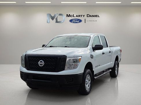 Used 2018 Nissan Titan S w/ GAWR Package AWD/4WD image 2