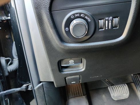 Used 2024 Jeep Grand Cherokee Altitude RWD image 33