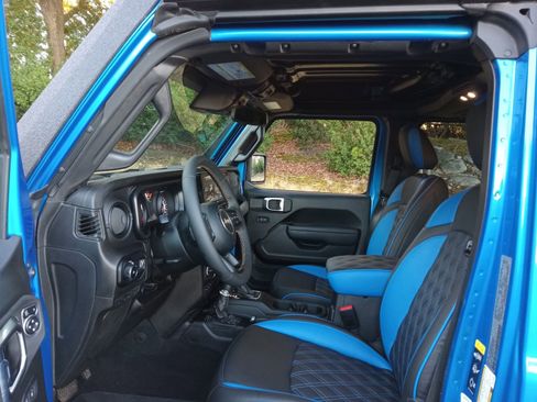 Used 2024 Jeep Wrangler Sport S image 14