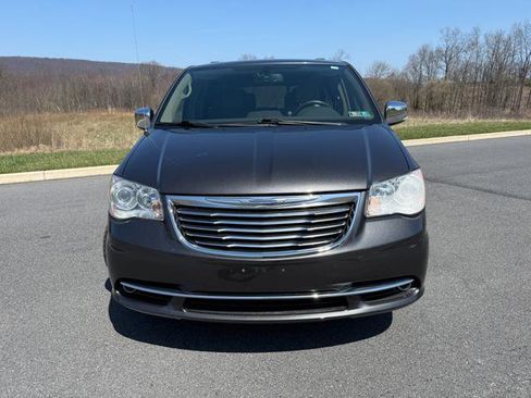 Used 2015 Chrysler Town & Country Limited Platinum w/ Trailer Tow Group image 2