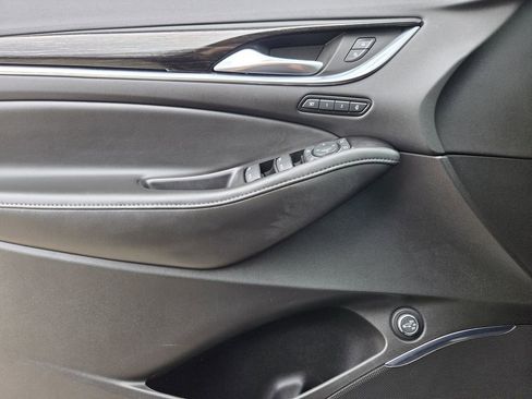 Used 2021 Buick Enclave Avenir w/ Avenir Technology Package image 22