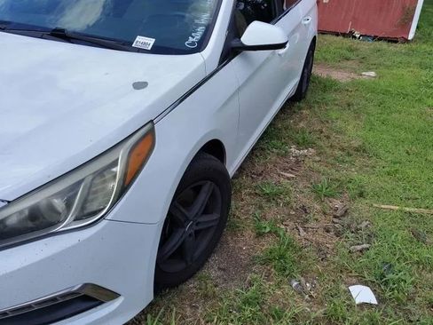 Used 2015 Hyundai Sonata SE w/ Option Group 09 FWD image 2