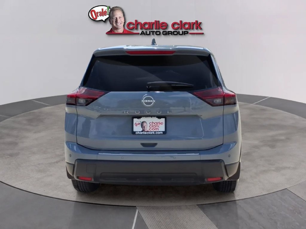 Used 2026 Nissan Rogue SV FWD image 4