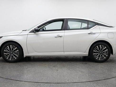 Used 2025 Nissan Altima 2.5 SV FWD image 5