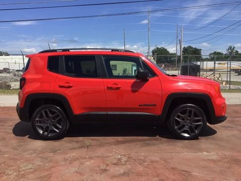 Used 2021 Jeep Renegade Latitude AWD/4WD image 6