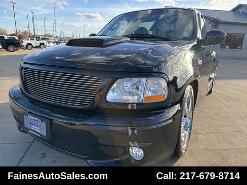 Used 2002 Ford F150 Lightning image 1