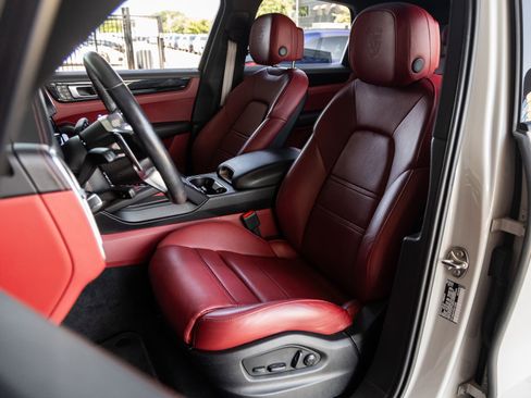 Certified 2023 Porsche Cayenne S Platinum AWD/4WD image 5