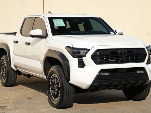 Used 2025 Toyota Tacoma TRD Off-Road w/ TRD Off Road Premium Package AWD/4WD image 55