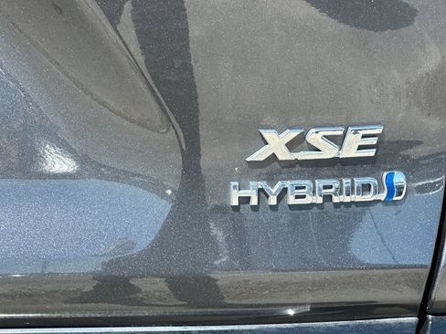 Used 2023 Toyota RAV4 XSE AWD/4WD image 7