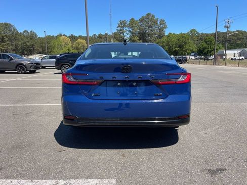 Used 2025 Toyota Camry XLE FWD image 6