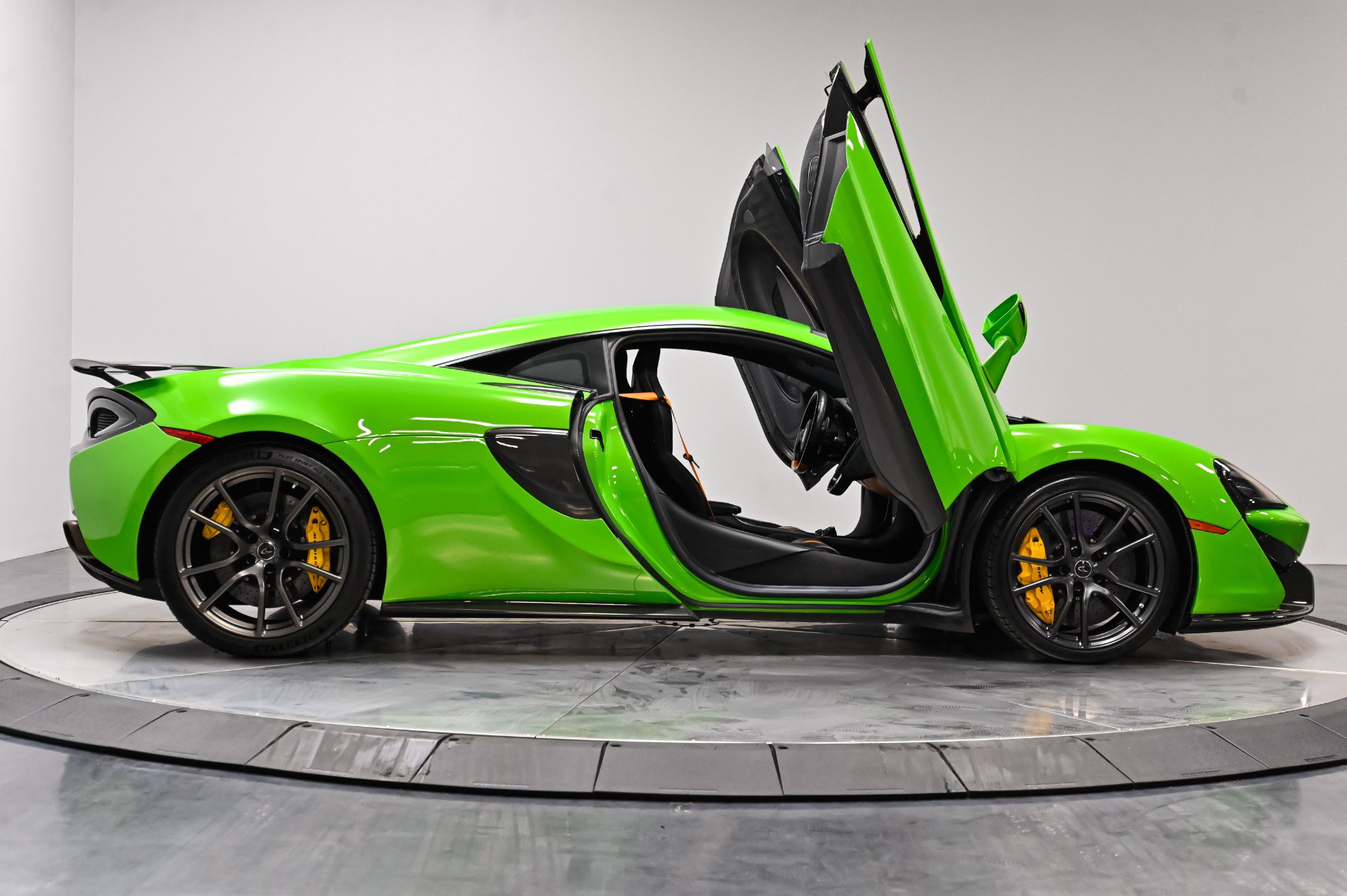 Used 2016 McLaren 570S Coupe RWD image 11