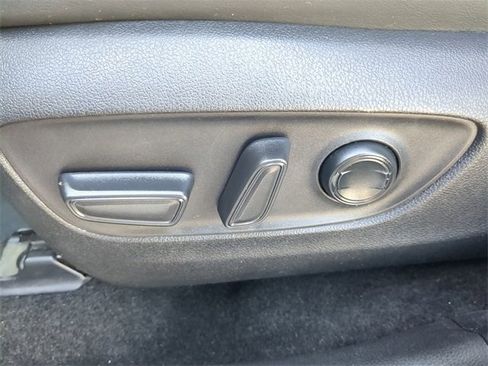 Used 2022 Toyota RAV4 XLE Premium image 20