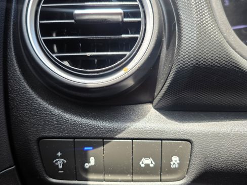 Used 2020 Hyundai Kona SEL FWD image 18
