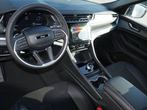 New 2025 Jeep Grand Cherokee L Altitude image 16
