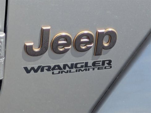 Used 2021 Jeep Wrangler Unlimited Rubicon w/ Trailer Tow Package image 14