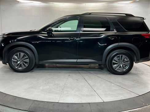 Used 2024 Nissan Pathfinder SV AWD/4WD image 2