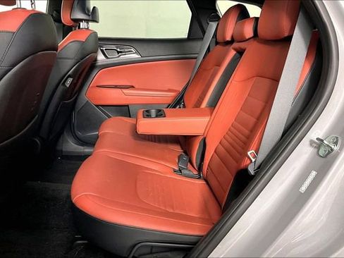 Certified 2023 Kia Sportage SX FWD image 3