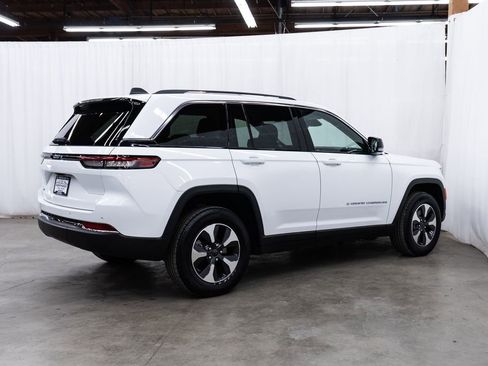 Used 2023 Jeep Grand Cherokee 4WD 4xe image 6