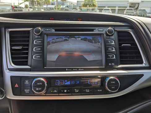 Used 2019 Toyota Highlander XLE image 23