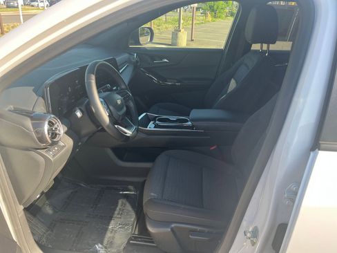 Used 2025 Chevrolet Equinox LT FWD image 25