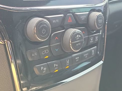 Used 2020 Jeep Grand Cherokee High Altitude AWD/4WD image 16