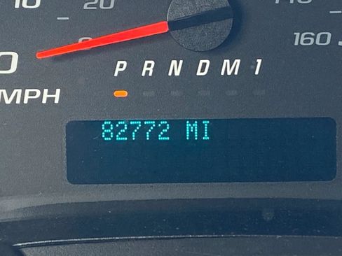Used 2018 Chevrolet Express 3500 w/ Driver Convenience Package RWD image 10