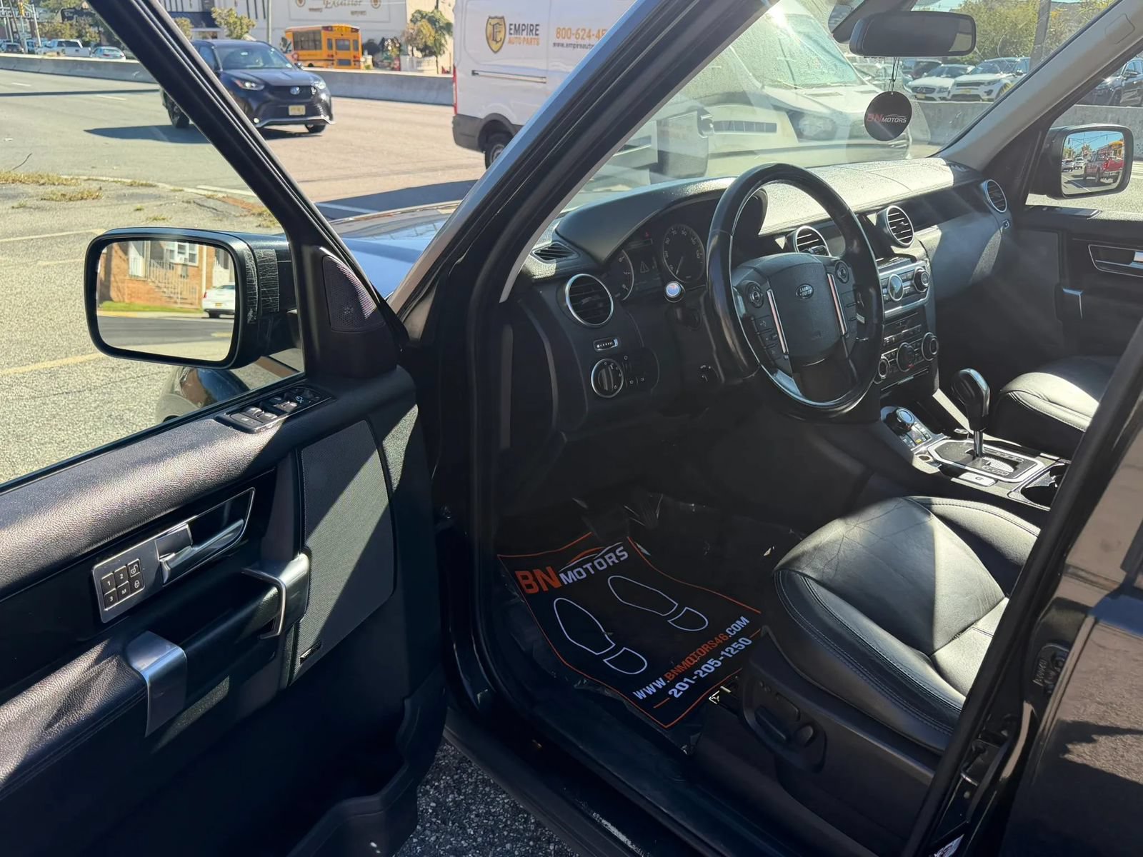 Used 2012 Land Rover LR4 HSE LUX w/ Luxury Pkg AWD/4WD image 10