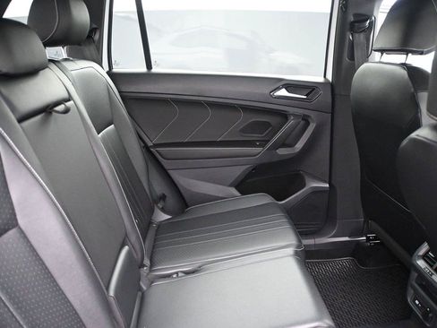 Certified 2022 Volkswagen Tiguan SE R-Line AWD/4WD image 22