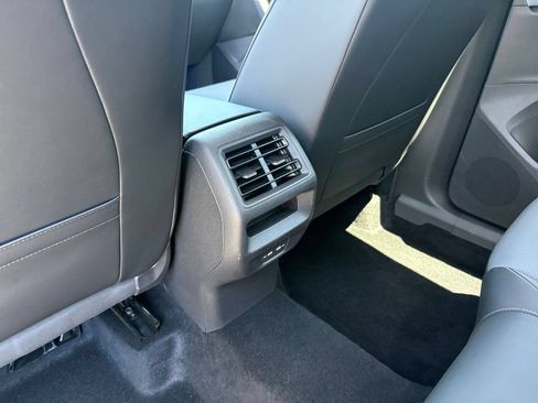 Used 2026 Volkswagen Tiguan SE AWD/4WD image 20