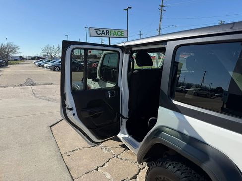 Used 2019 Jeep Wrangler Unlimited Sport S image 19