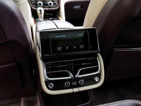 Used 2023 Bentley Bentayga Extended Wheelbase AWD/4WD image 49