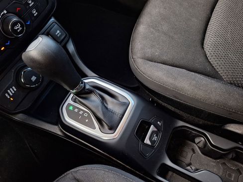 Used 2020 Jeep Renegade Altitude image 21