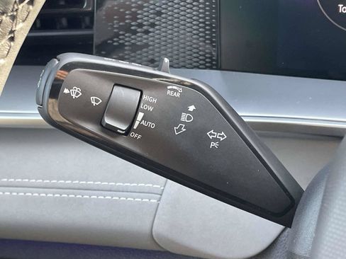 Certified 2025 Volkswagen Tiguan SE R-Line AWD/4WD image 21