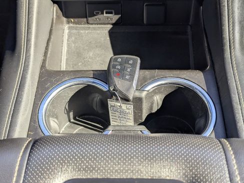 Used 2021 GMC Yukon XL SLT image 36