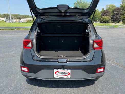 Used 2023 Hyundai Venue SEL w/ Cargo Package FWD image 7