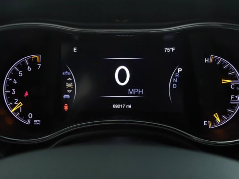 Used 2020 Jeep Grand Cherokee Limited AWD/4WD image 12