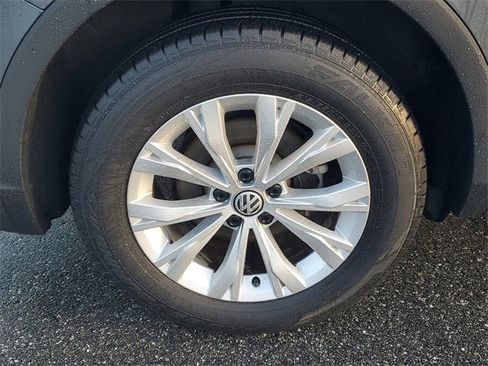 Used 2019 Volkswagen Tiguan SE w/ Panoramic Sunroof Package image 5