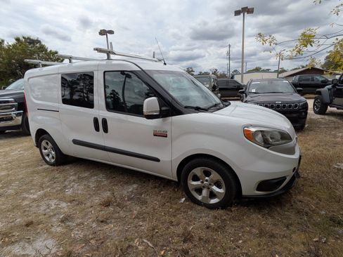 Used 2018 RAM ProMaster City SLT w/ Lights & Wheels Group image 2