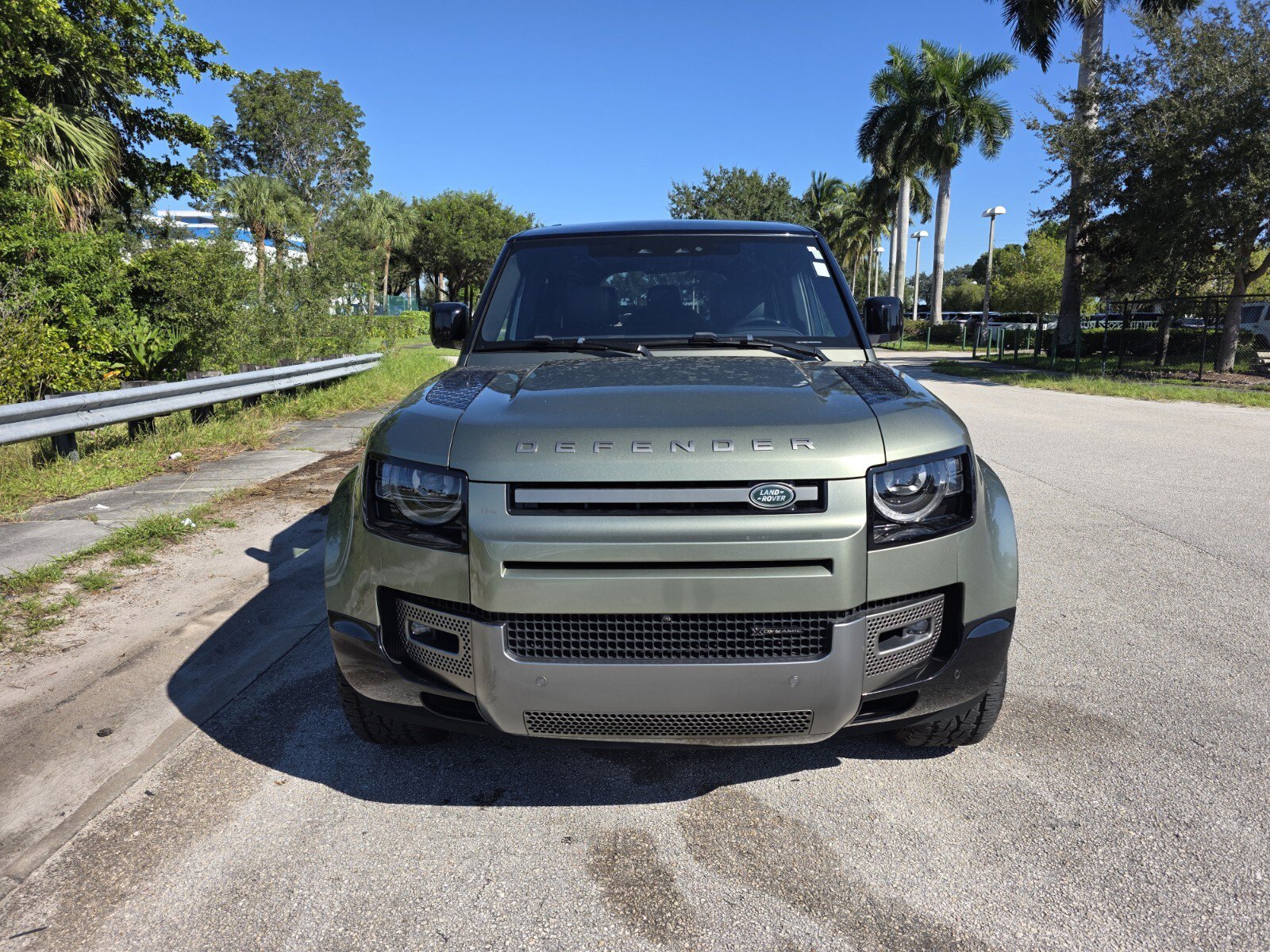Certified 2022 Land Rover Defender 110 X-Dynamic HSE AWD/4WD image 8