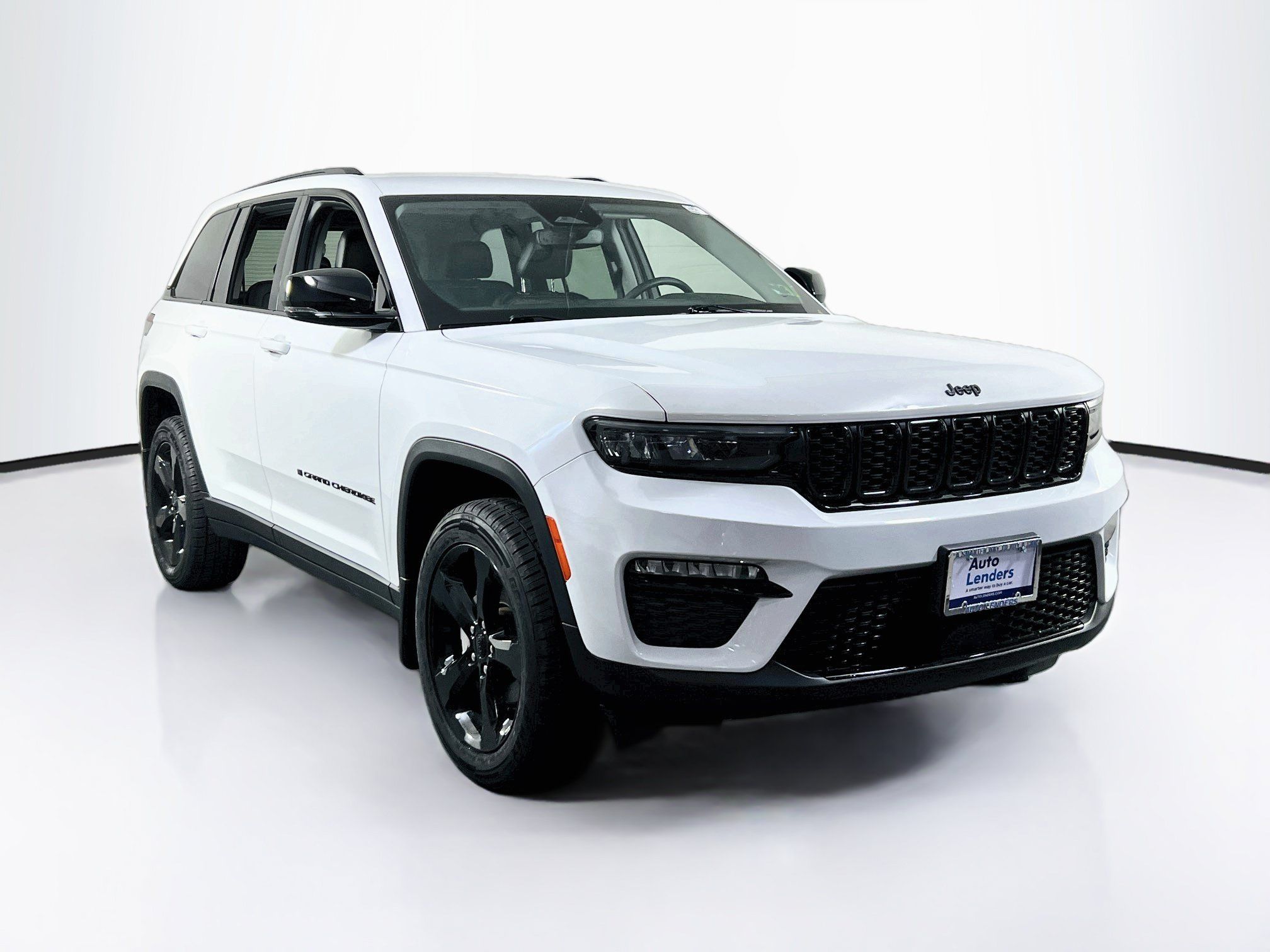 Used 2023 Jeep Grand Cherokee Limited w/ Black Appearance Package AWD/4WD image 3
