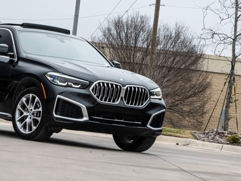 Certified 2023 BMW X6 xDrive40i w/ Parking Assistance Package image 5