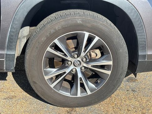 Used 2016 Toyota Highlander XLE image 26
