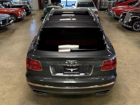 Used 2018 Bentley Bentayga image 18