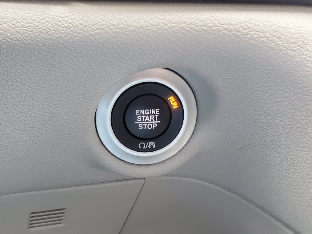 Used 2024 Chrysler Pacifica Touring-L FWD image 17