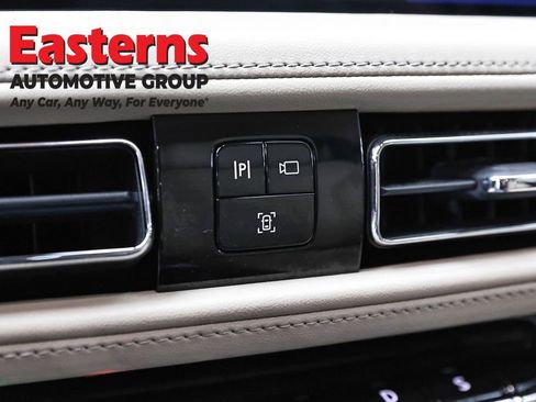 Used 2022 Lincoln Nautilus FWD w/ Premium Package image 23